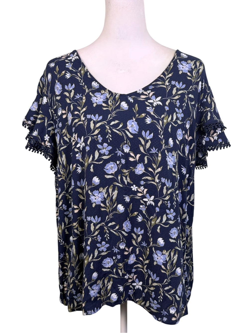 Angels Forever Young XL Navy Floral Rayon Blouse Laced layered Flutter Sleeves